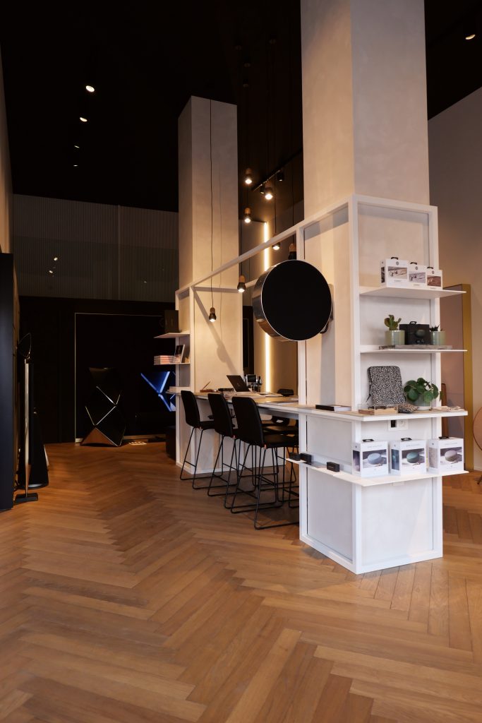 Bang & Olufsen flagship store interieur